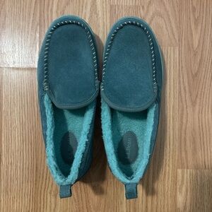 L.L. Bean women’s Blue Slippers